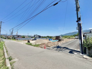 中央市木原　分譲地④【前面道路含む現地写真】