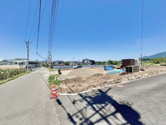 中央市木原　分譲地④【前面道路含む現地写真】