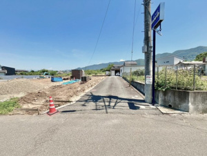 中央市木原　分譲地④【前面道路含む現地写真】