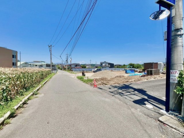中央市木原　分譲地④【前面道路含む現地写真】