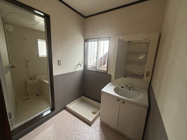 ツインハウス101号室【洗面所】