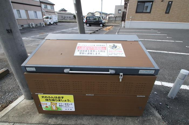 敷地内にあるのでゴミ捨ても簡単ですね