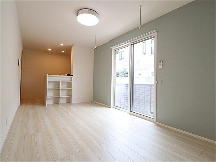 Ｄ－ｒｏｏｍ御茶園【居間・リビング】リビング全景（別角度）