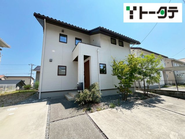 白を基調としたシンプルな外観です。
