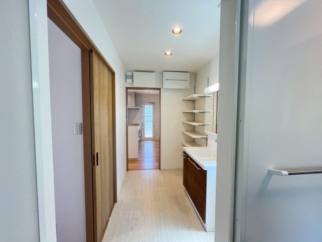 広々としているので身だしなみチェックにも最適です