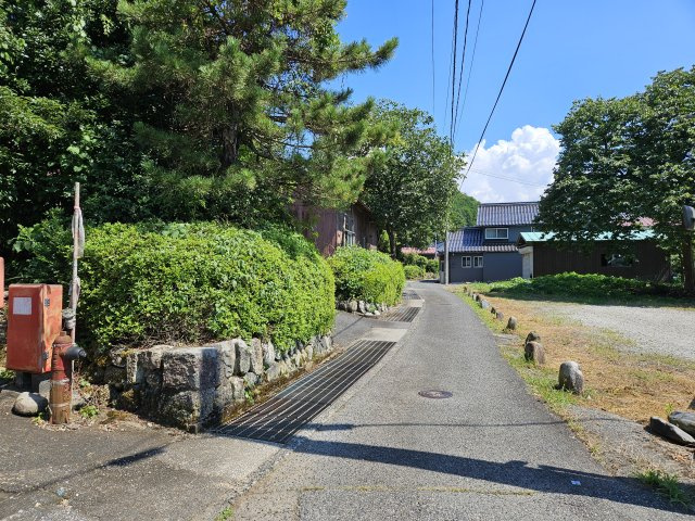 岩美郡岩美町白地土地【前面道路含む現地写真】