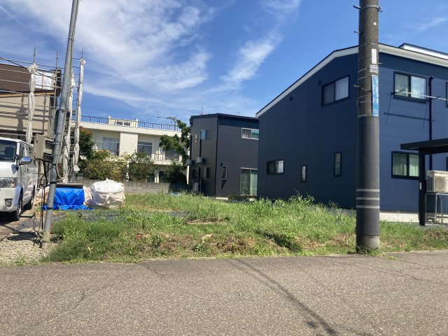 上越市北城町３丁目の売地【前面道路含む現地写真】●242.47㎡（73.34坪）800万円