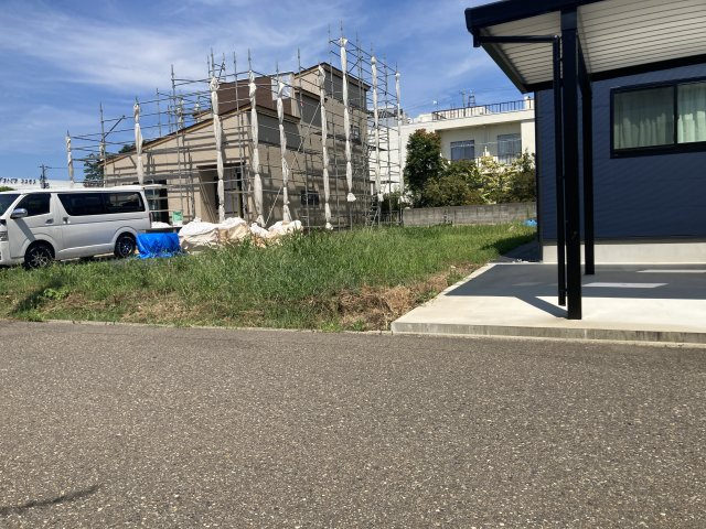 上越市北城町３丁目の売地【前面道路含む現地写真】●242.47㎡（73.34坪）800万円