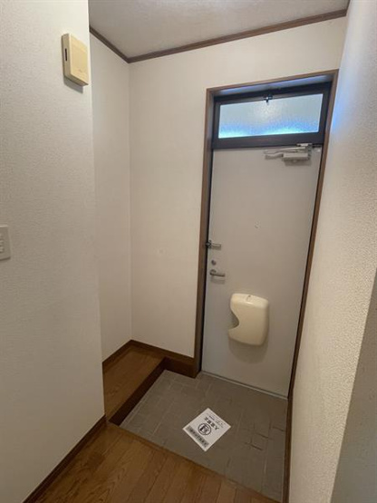 広々とした玄関スペース