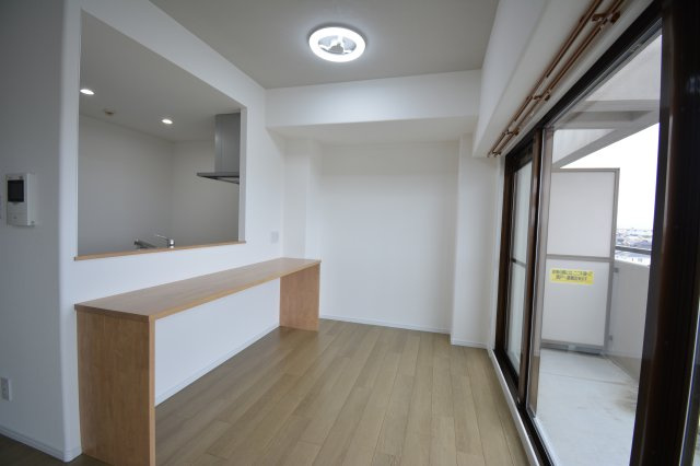 サーパス和合【居間・リビング】ダイニング部分です☆