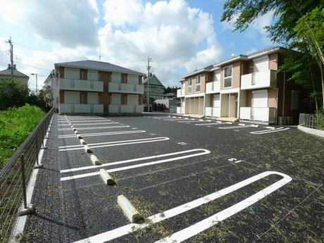 駐車場は各部屋2台付です！