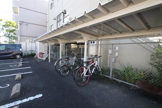 屋根付きの駐輪場