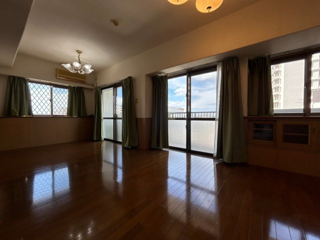 エンゼルハイム泉崎【居間・リビング】