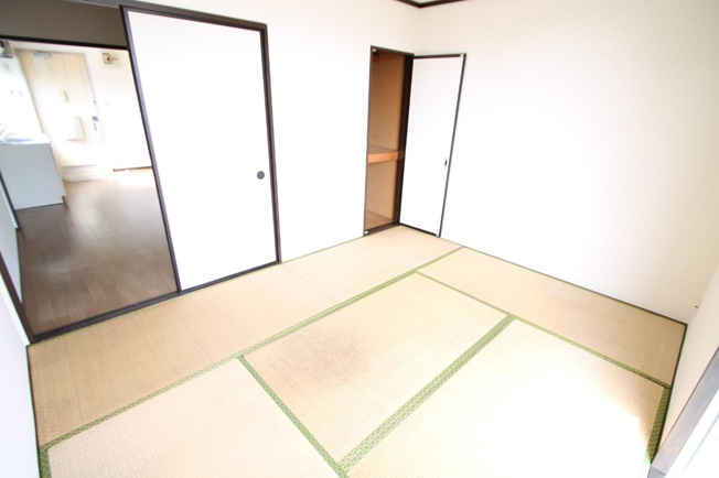 押入れあります（お部屋は洋室に変更となっております）！