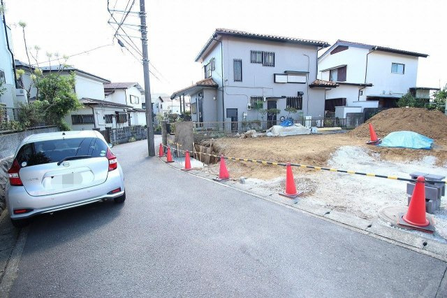 横浜市旭区上白根２丁目の新築一戸建【前面道路含む現地写真】