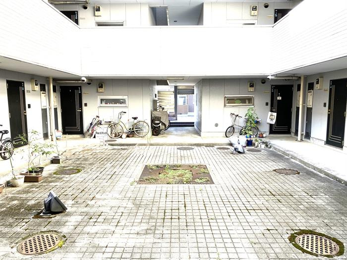 建物中央が吹き抜け