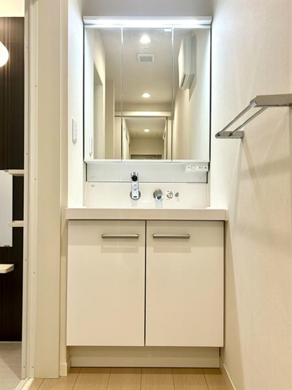 2つのクローゼットで収納力アップ