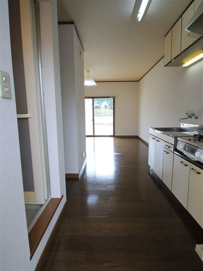 キッチンから居室へ