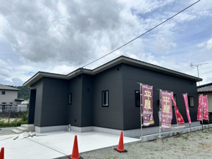 神田町モデルハウス【外観】シックな外観で駐車場も広々完備です！！