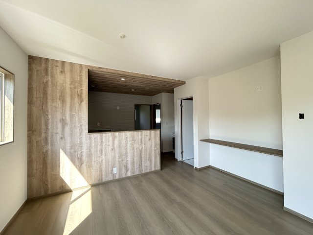 神田町モデルハウス【キッチン】スタディカウンター付の快適なリビングです！！