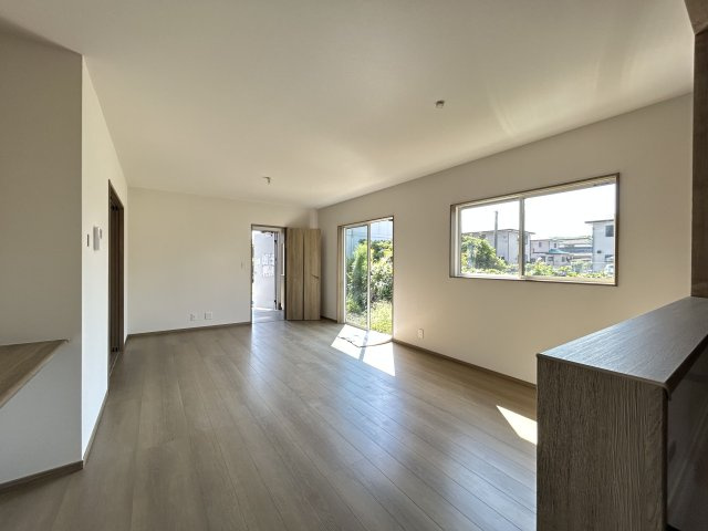 神田町モデルハウス【キッチン】日当り良好の南側配置のLDKです！！