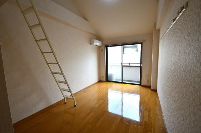 パレンテラ宮原【居間・リビング】別室写真です。