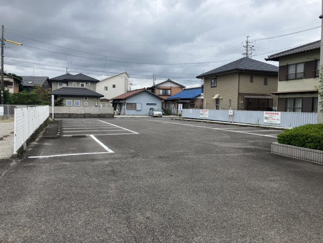 江南市前飛保町緑ケ丘店舗【駐車場】