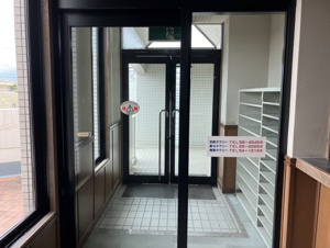 江南市前飛保町緑ケ丘店舗【玄関】