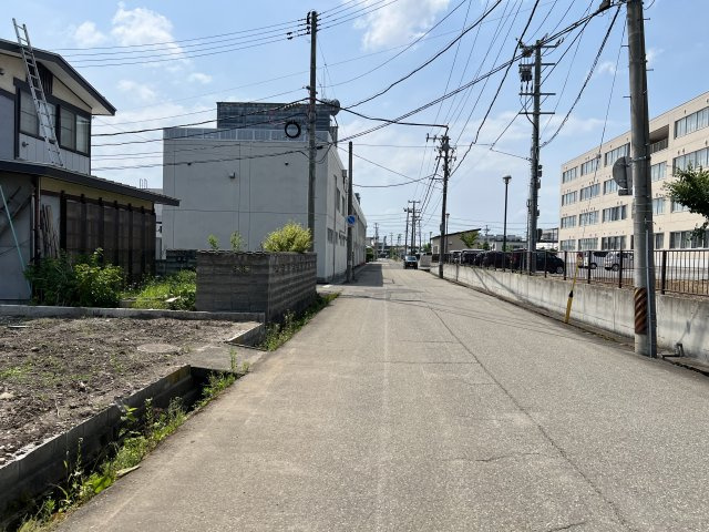横手市神明町売地【前面道路含む現地写真】前面道路含む現地写真です