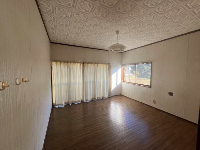 横手市山内平野沢字南相野々中古住宅【洋室】