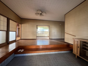 横手市山内平野沢字南相野々中古住宅【玄関】