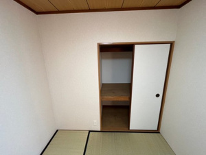 田園コーポ【和室】季節ものや寝具などを収納できます。