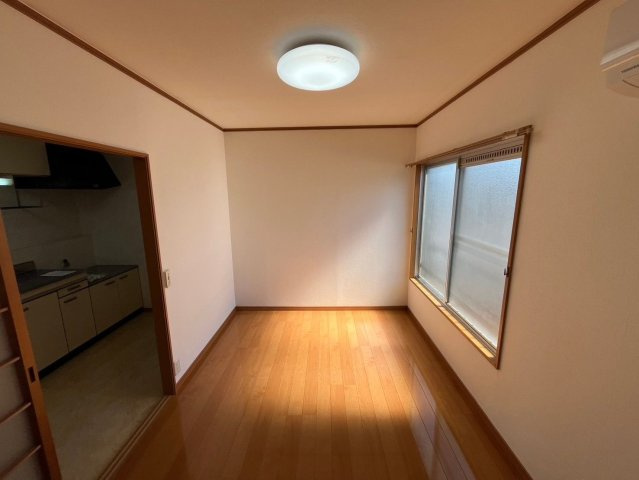 田園コーポ【洋室】窓を開けると沢山の風が入り、とても気持ちが良いです！