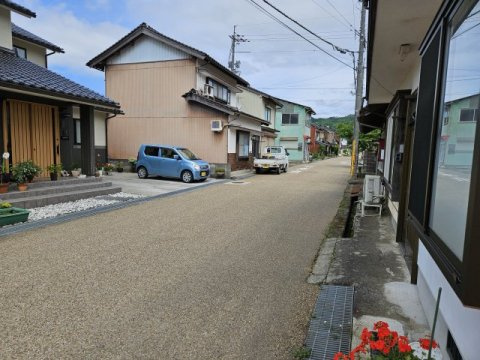 鳥取市鹿野町鹿野中古戸建て【前面道路含む現地写真】