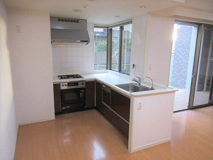 サーパス南城内【キッチン】システムキッチン※前回募集時の写真２０２２年１月撮影