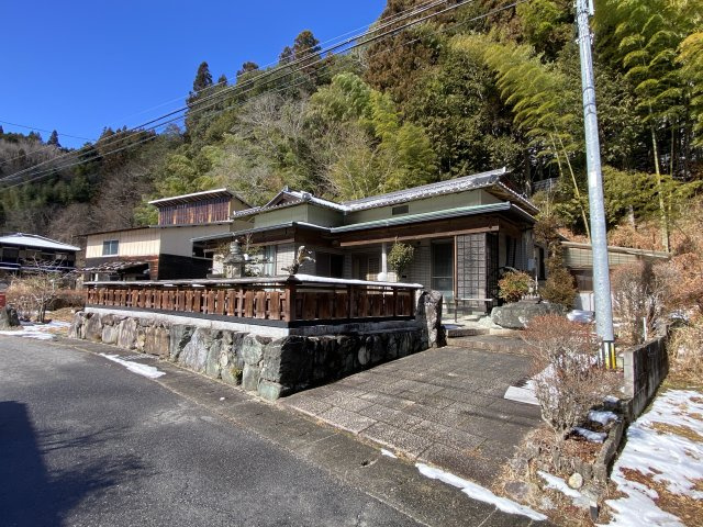 恵那市上矢作町の中古一戸建【前面道路含む現地写真】