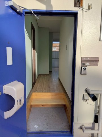 岡谷市東銀座２丁目のアパート【玄関】