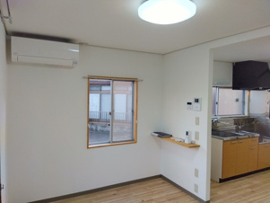 岡谷市東銀座２丁目のアパート【居間・リビング】リビング　エアコン付き