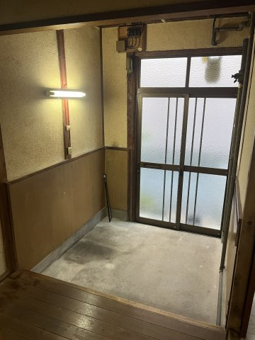 奥野貸家【玄関】広々とした玄関です。