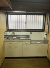 奥野貸家【キッチン】綺麗なキッチンがありますね。