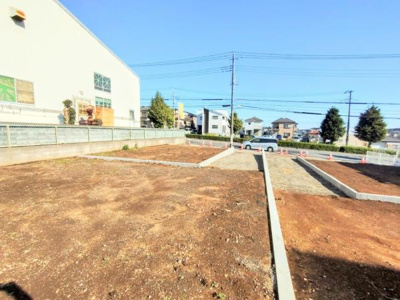 日当たりの良い広々とした土地です。周囲の建物も程よい距離に配置されていますのでプライバシーをしっかり確保できます。ご家族の新しい生活のスタートに最適な環境です。
