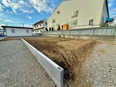 広々とした現地土地写真で新しいプロジェクトの可能性を感じることができます。日当たりも良く様々な用途に対応可能です。静かな環境でありながら周辺には生活に便利な施設も揃っています。