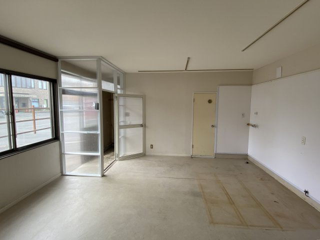 飯尾貸店舗（西１０南１７）【居間・リビング】