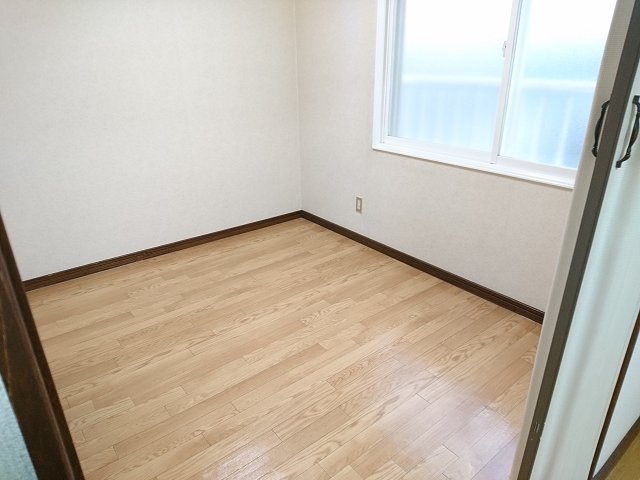 ロイヤルハイツ２３【寝室】