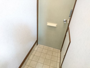 ロイヤルハイツ２３【玄関】