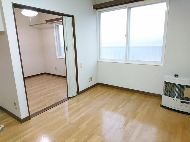 ロイヤルハイツ２３【居間・リビング】