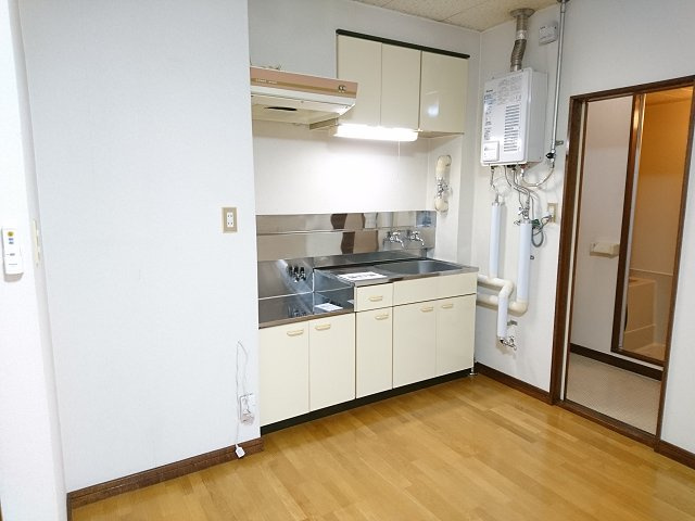 ロイヤルハイツ２３【キッチン】