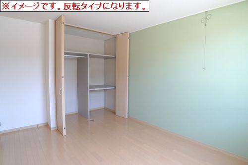 機能的な収納がうれしい洋室♪