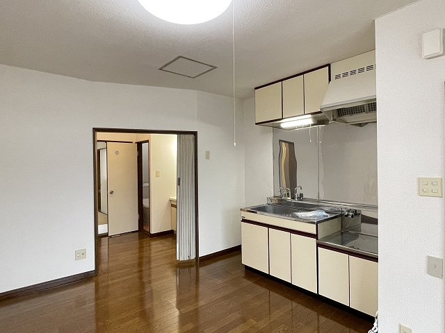 ウエスト６１１【居間・リビング】