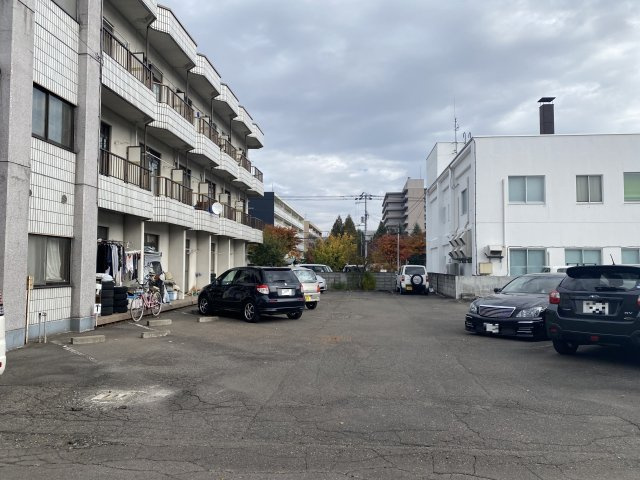 オリエントハイム【駐車場】